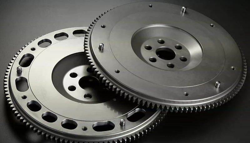 маховик двигуна