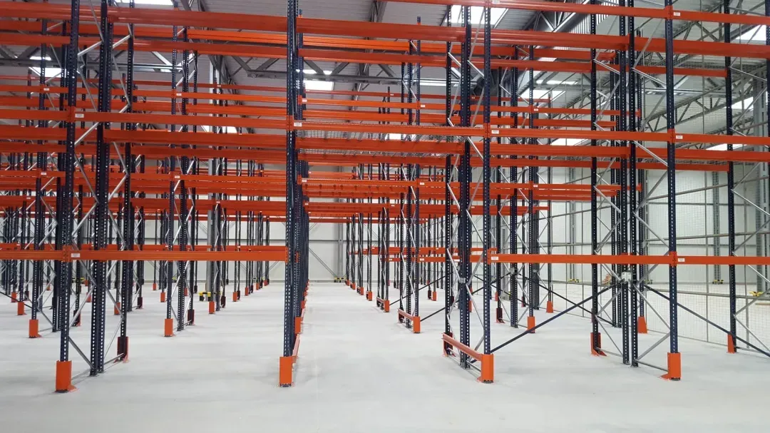 фронтальные стеллажи