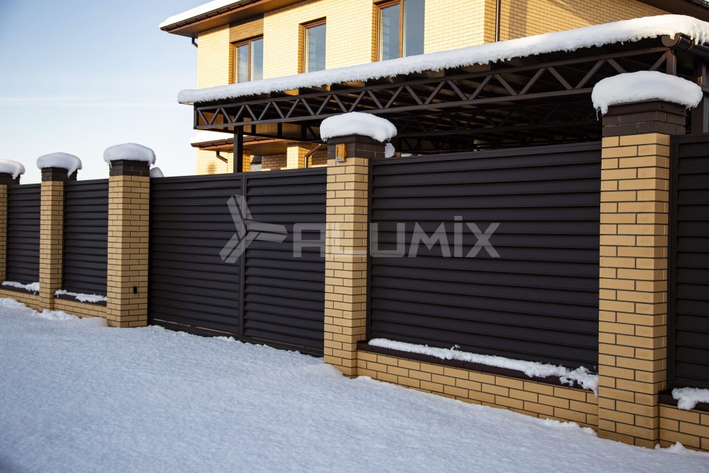 В'їзні відкатні ворота для будинку